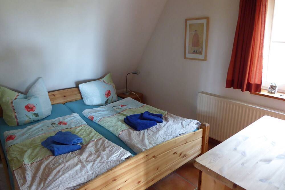 Ganze Wohnung, Ferien unter dem Reetdach auf Rügen - Wohnung 4 in Altenkirchen, Rügen