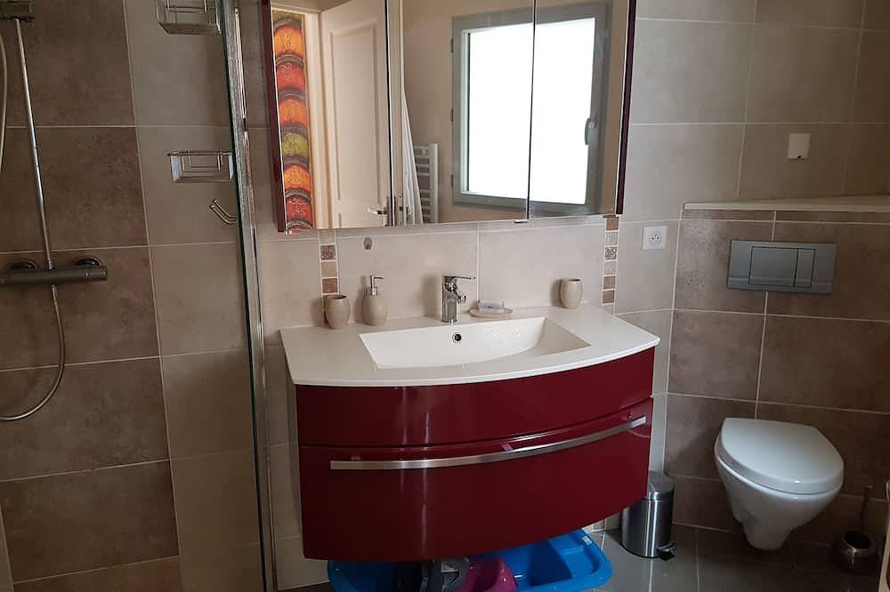 Maison 4 Personnes, 2 Chambres Avec Cour, Proche Gare et Centre Ville in La Rochelle, La Rochelle region