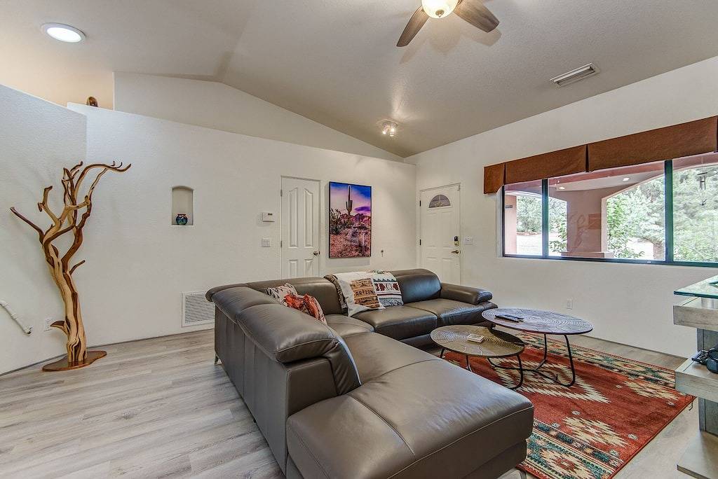Experience luxury at Sedona Skies: a spacious 3Br retreat in beautiful West Sedona. in Sedona, Oak Creek Canyon