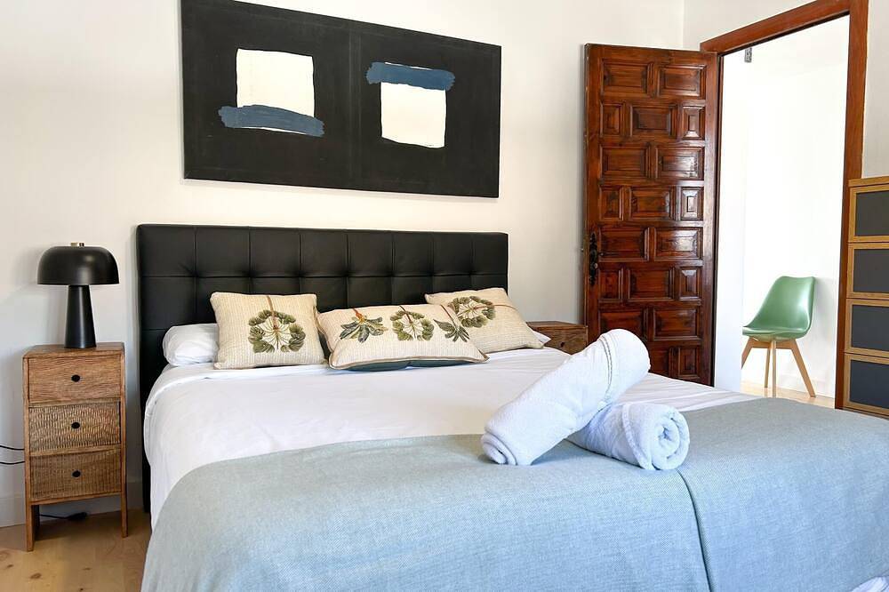 Entire apartment, 2-Bedroom Seafront Escape w/ Parking by Hostem in Vilanova i la Geltrú, Garraf