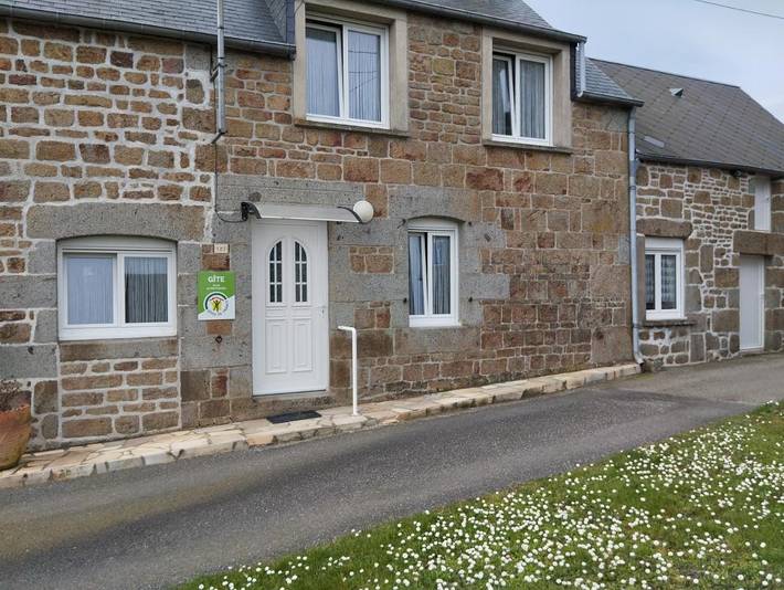 Location de vacances pour 5 personnes, avec terrasse et jardin à Sainte-Marguerite-de-Carrouges