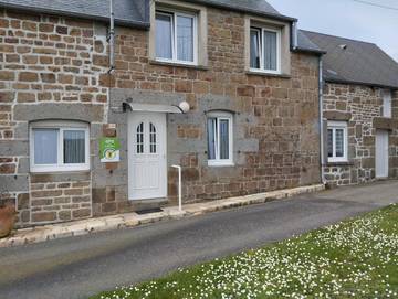 Location de vacances pour 5 personnes, avec terrasse et jardin à Sainte-Marguerite-de-Carrouges