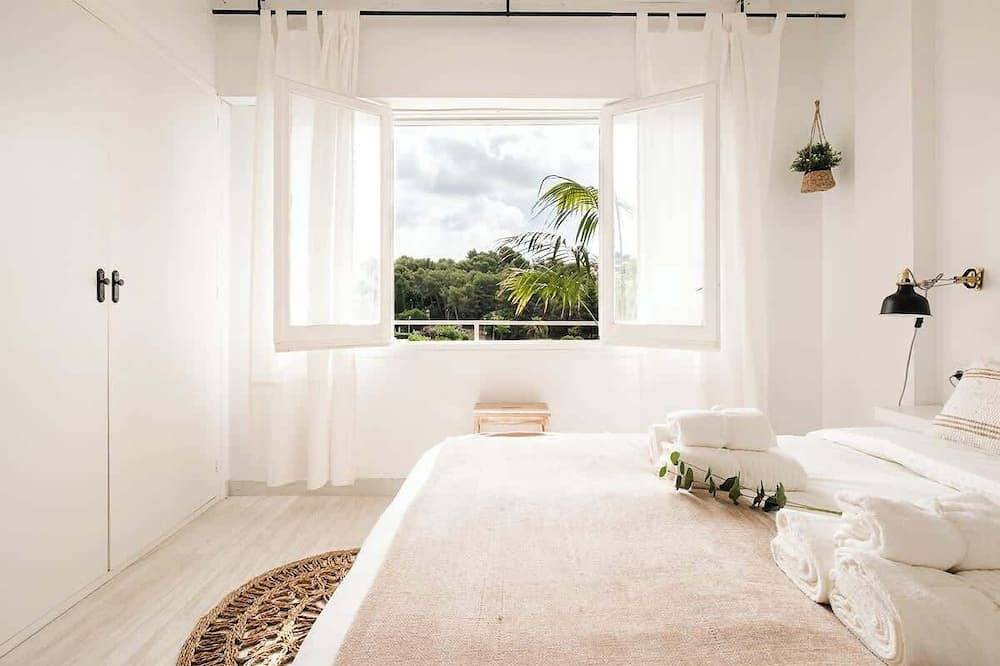 Entire apartment, Sunny & Stylish Apartment w/ A/C | Lua by Palmera in Sant Pere de Ribes, Garraf