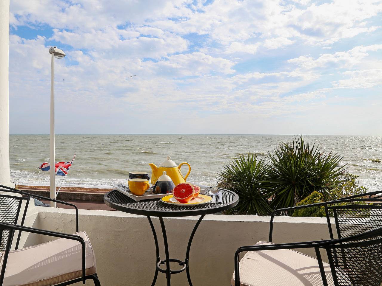 Seashore Apartment in Sandgate, Kent