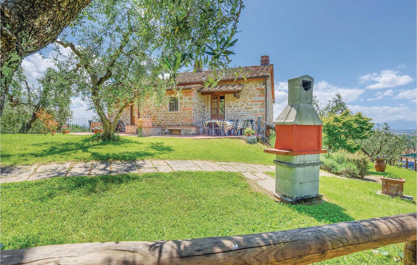 Appartamento intero, Lussuoso appartamento 2BR con piscina e parcheggio, a piedi dai ristoranti in Larciano, Provincia di Pistoia