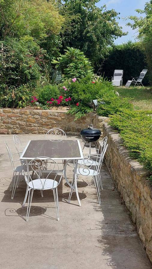 Location de vacances pour 6 personnes, avec Jacuzzi et Terrasse ainsi que Jardin et Vue à Carneville