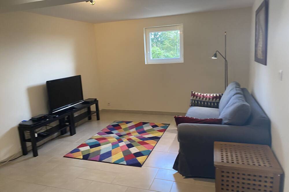 Appartement entier, 4 * spacieux Gite Appartement avec des vues fantastiques et piscine chauffée, enfants in Prayssac, Quercy
