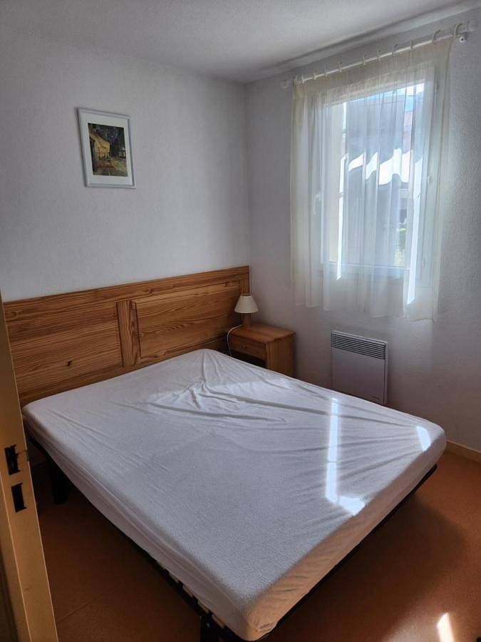 Parc de vacances pour 6 personnes, avec vue ainsi que piscine et jardin à Calvisson - 4