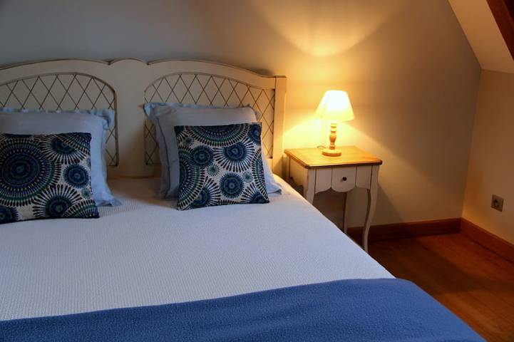 Location de vacances pour 8 personnes, avec terrasse et jardin à Jayac - 2