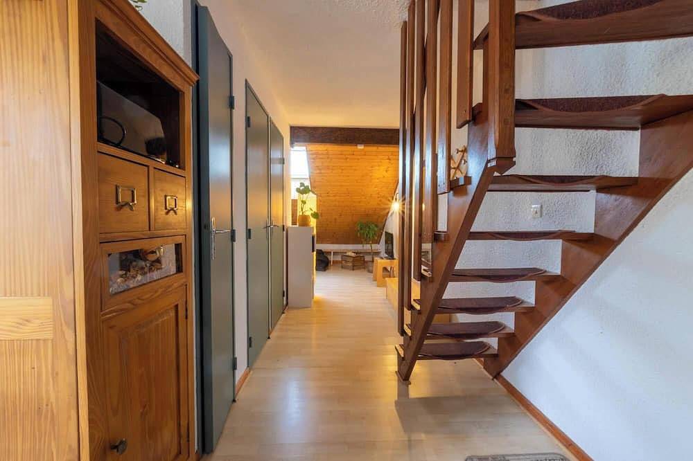 Ganze Wohnung, Bright duplex apartment with valley views in Saint-Léger-les-Mélèzes, Nationalpark Écrins