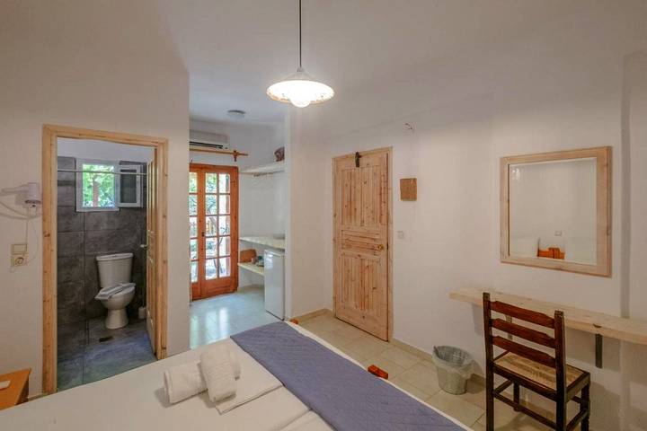 Gîte pour 2 personnes, avec jardin et vue dans Soúgia - 2