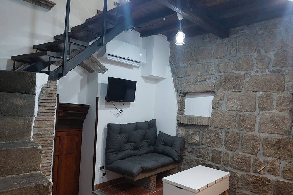 Entire apartment, Medieval style house in the historic center in Viterbo, Viterbo Province