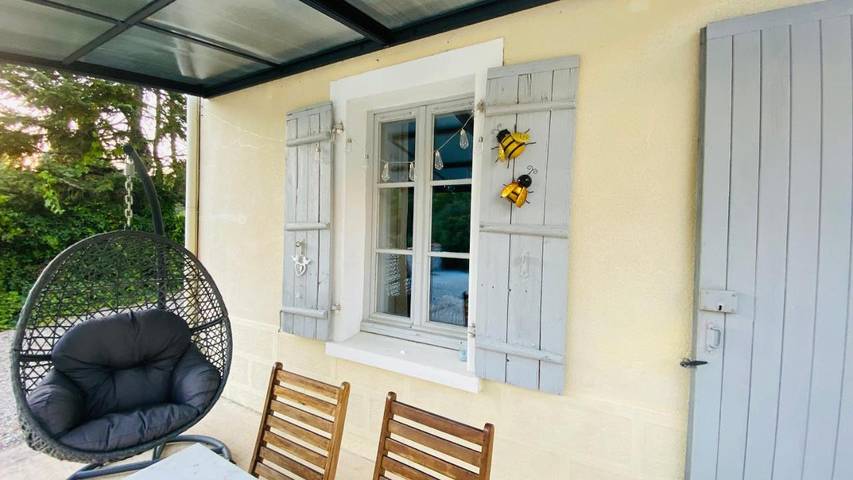 Location de vacances pour 3 personnes, avec vue ainsi que piscine et jardin à Ruffec - 2