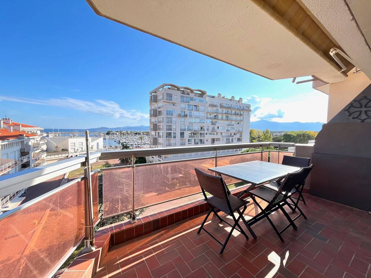 Appartement entier, Appartement T3 au Port de Saint-Cyprien avec Terrasse et Climatisation in Saint-Cyprien-Plage, Saint-Cyprien