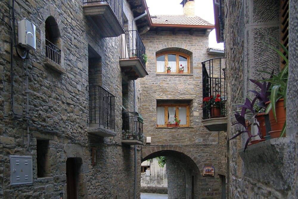 Disfrute  su casa rural completa en Camporrotuno, Aínsa Sobrarbe in Aínsa, Pirineos