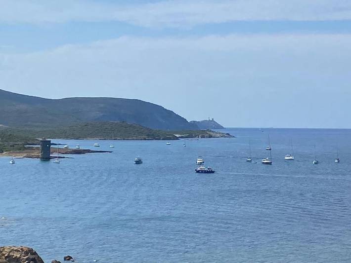 Location de vacances pour 10 personnes, avec vue ainsi que terrasse et jardin, adapté aux familles à Ersa - 3