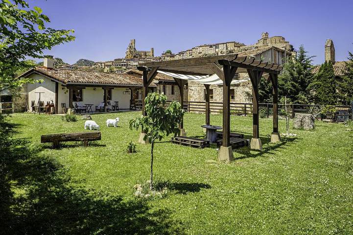 Gîte pour 10 personnes, avec Jardin