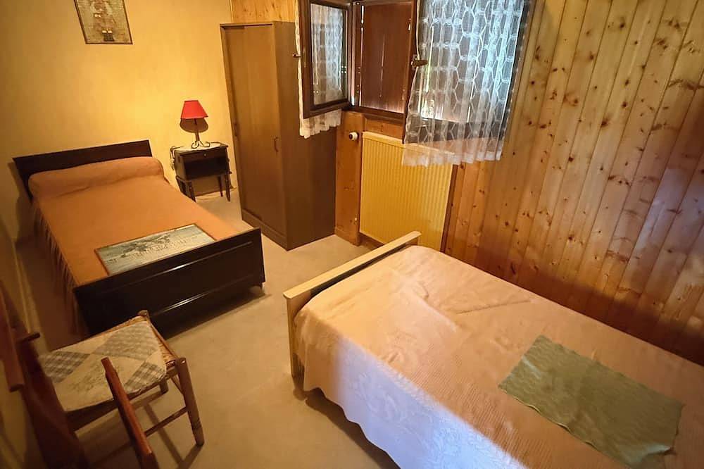 Entire apartment, Faverges-Seythenex - Type 3 ground floor with private terrace. in Faverges, Parc naturel régional du Massif des Bauges