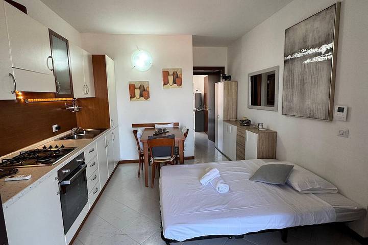 Apartamento entero, Two Bedroom Apartment with Terrace 5 min from Metro - Direct to Duomo/Fiera + Free Wi-Fi in Sesto San Giovanni, Provincia de Milan
