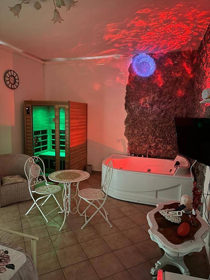 Chambre d’hôte pour 2 personnes, avec jacuzzi ainsi que sauna et jardin à Casagiove