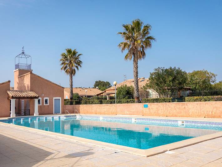 Ferienwohnung für 4 Personen, mit Terrasse und Pool in Loupian