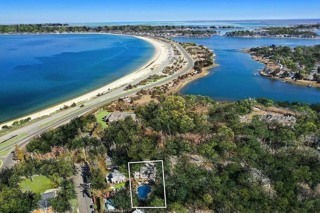 Seashell – Short Walk to Long Beach, Heated Pool & Best Sunsets in the Hamptons in Noyack, Hamptons