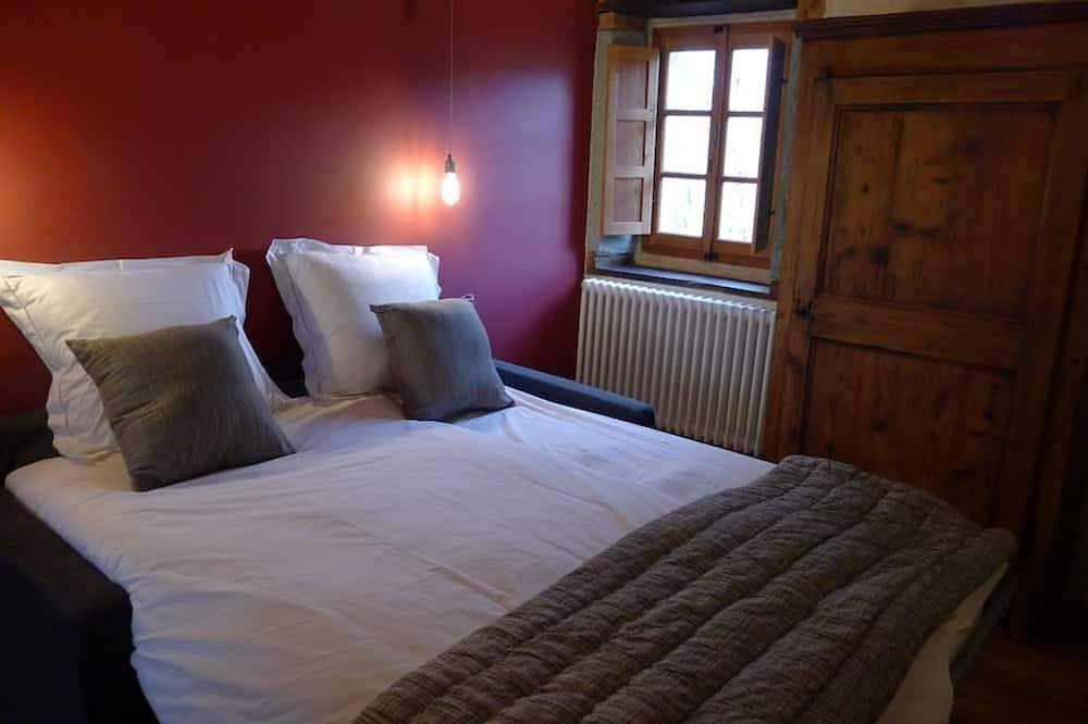 Appartement entier, Entre lac et montagne, gîte dans une ancienne ferme rénovée in Trévignin, Région de Chambéry