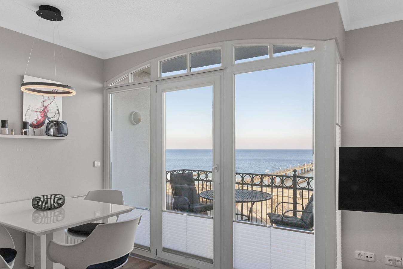 Ganze Wohnung, Tolle Ferienwohnung in direkter Strandlage mit Balkon und Meerblick in Ostseebad Kühlungsborn, Kühlungsborn