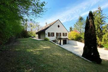 Gîte pour 16 personnes, avec jardin et vue à Triguères