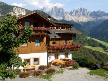 Gîte pour 4 personnes, avec balcon, animaux acceptés à Funes