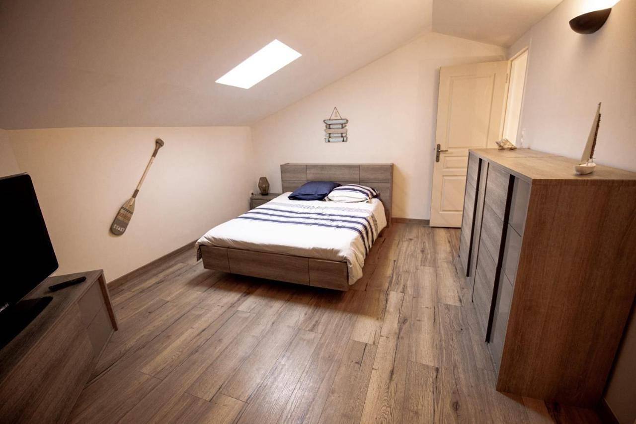 Appartement entier, One-Bedroom Apartment in Marsillargues, Côte méditerranéenne (France)