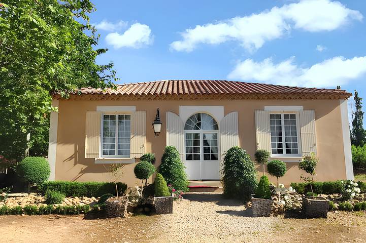 Maison de vacances pour 8 personnes, avec jardin et terrasse à Arles