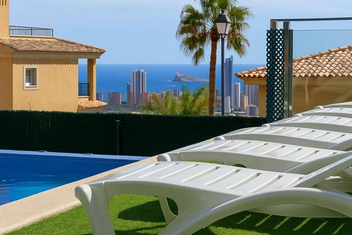 Casa rural para 16 personas, con jardín y vistas además de vistas al lago y piscina, Se admiten mascotas en Finestrat