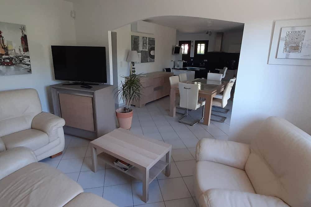 Quiet Provençal villa in a private domain in Les Arcs (Var), Mediterranean Coast (France)