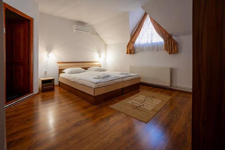 Gîte pour 2 personnes, avec jardin dans Mureș