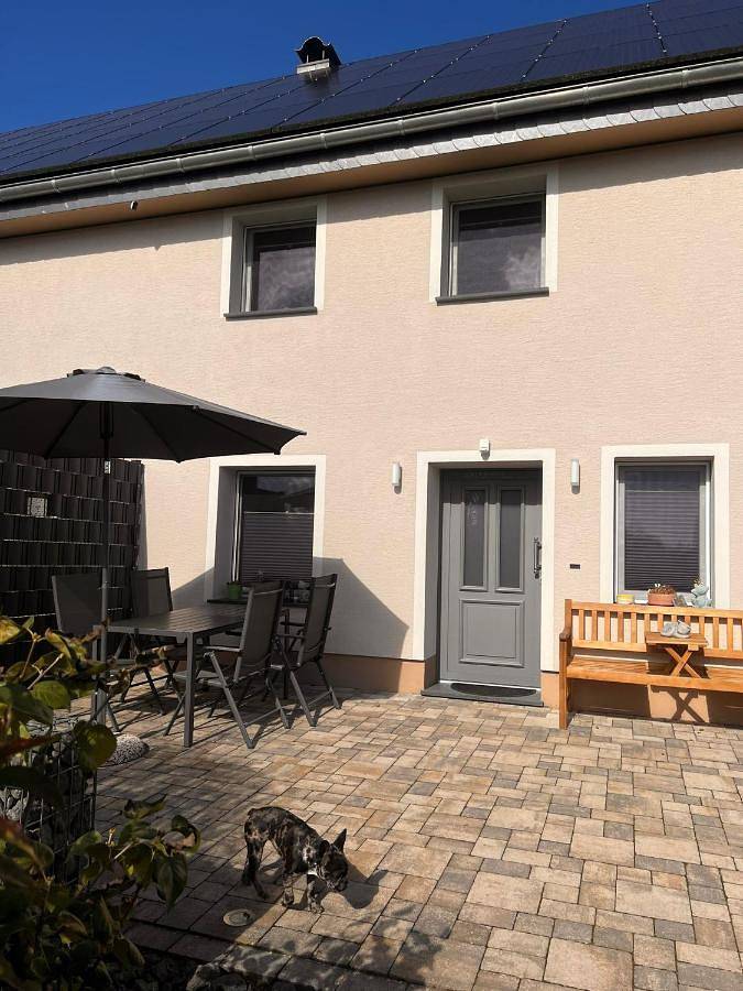 Ferienwohnung für 4 Personen, mit Balkon und Terrasse sowie Garten und Ausblick in Habscheid