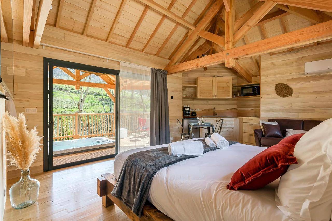 Suite with Hot Tub in Satillieu, Région de Tournon-sur-Rhône