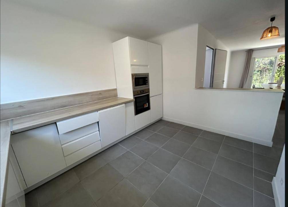 Three-Bedroom House in Berre-l'Étang, Côte méditerranéenne (France)