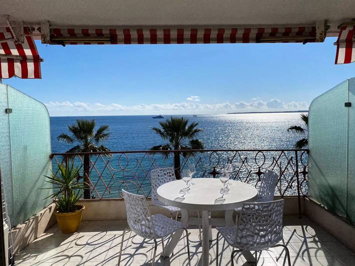 Gîte pour 3 personnes, avec terrasse dans Plage de Juan-les-Pins
