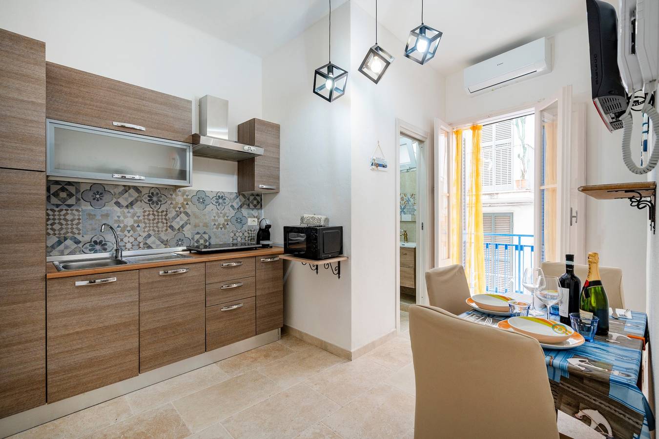 Appartement entier, Appartement 'Dimora Don Gabriele' avec balcon et climatisation in Mola di Bari, Province de Bari