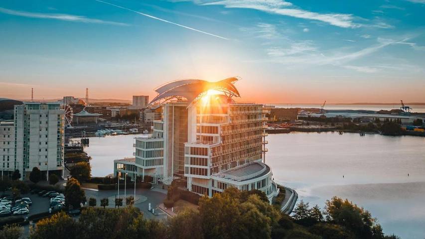Holiday rental for 2 people, with Balcony and Terrace as well as Hot tub and Pool in Cardiff Bay