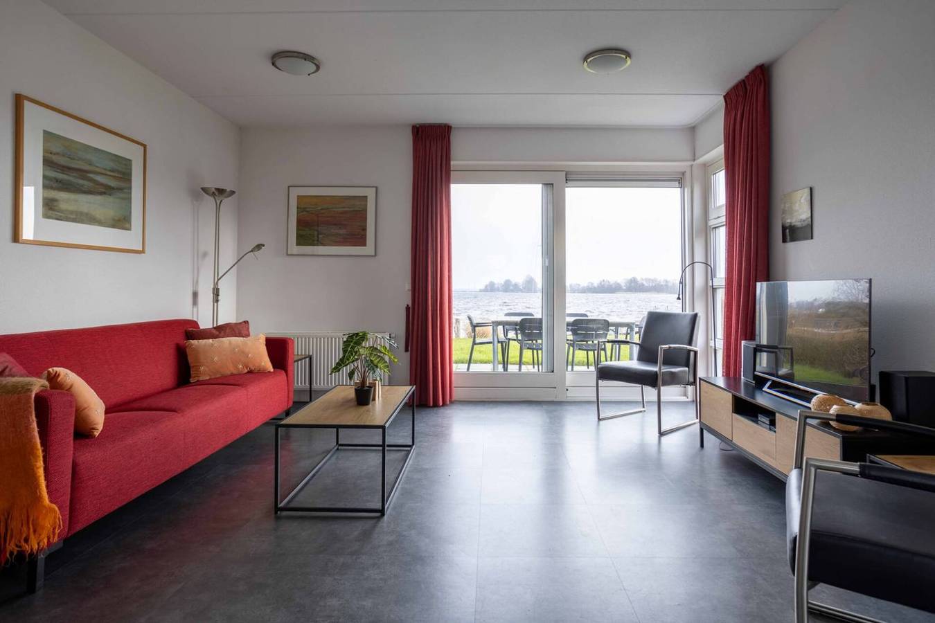 Komfortables Haus für 6 Personen mit privatem Bootssteg und freiem Blick auf den See in Friesland