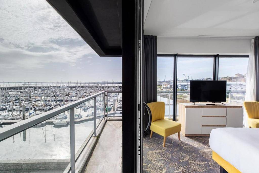 Le Barracuda & Spa, pieds dans l'eau, vue mer, espace bien-être offert in Brest, Région de Brest
