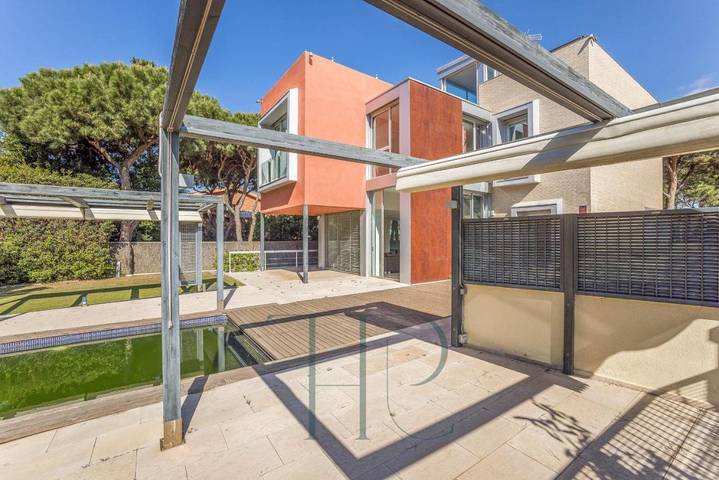 Chalet para 6 personas, con piscina además de terraza y vistas, Se admiten mascotas en Bajo Llobregat - 2