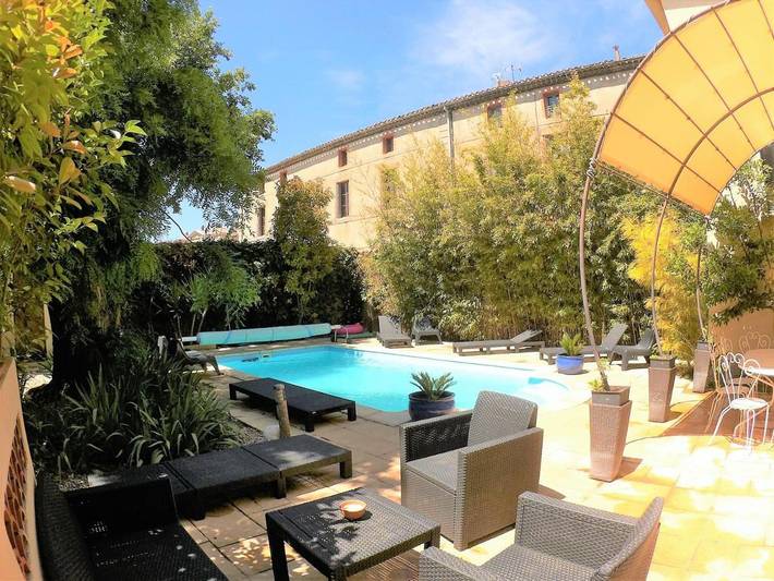 Chambre d’hôte pour 2 personnes, avec jardin ainsi que vue et piscine, animaux acceptés à Carcassonne