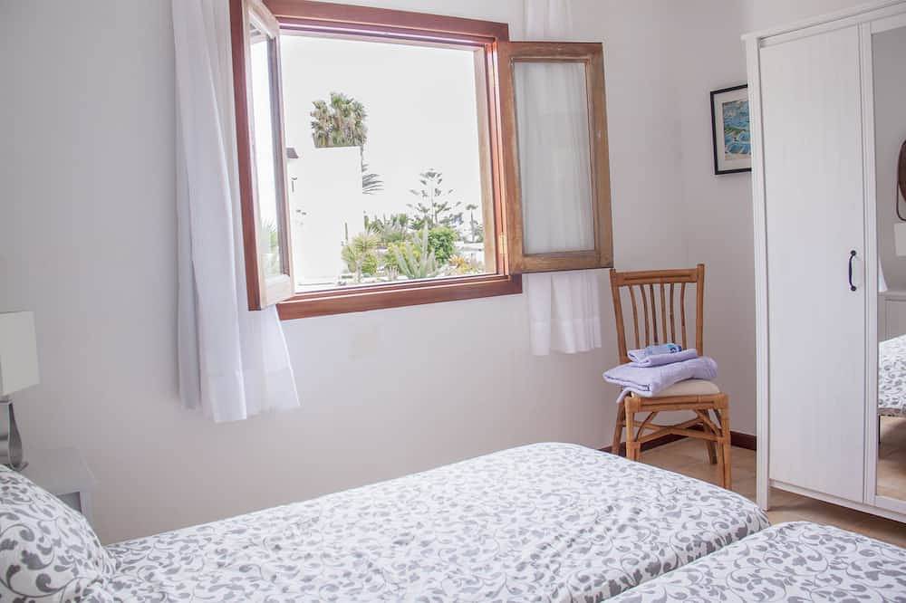 Duplex B13 in a quiet complex with swimming pool 150 m from the sea in Haría, Lanzarote
