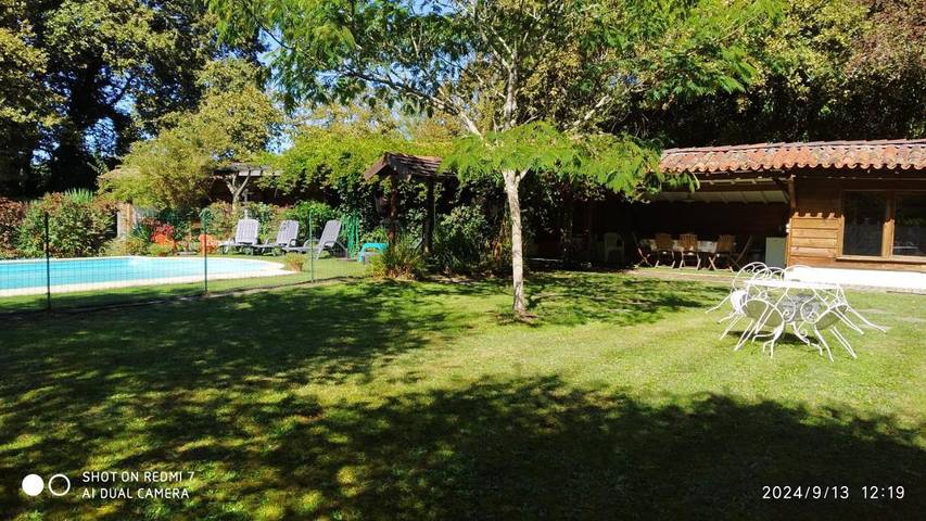 Location de vacances pour 10 personnes, avec piscine et terrasse ainsi que jardin et vue, animaux acceptés dans Sabres - 3