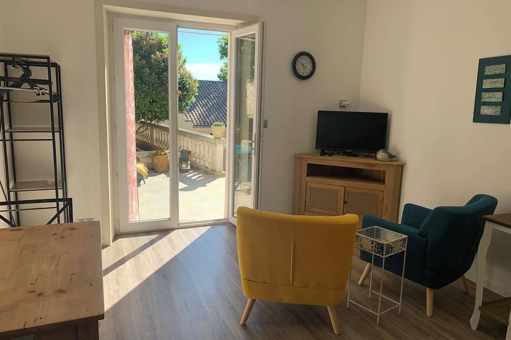 Entire apartment, Little gîte in the center of Barjac Chez Art et Hasards in Barjac, Alès region