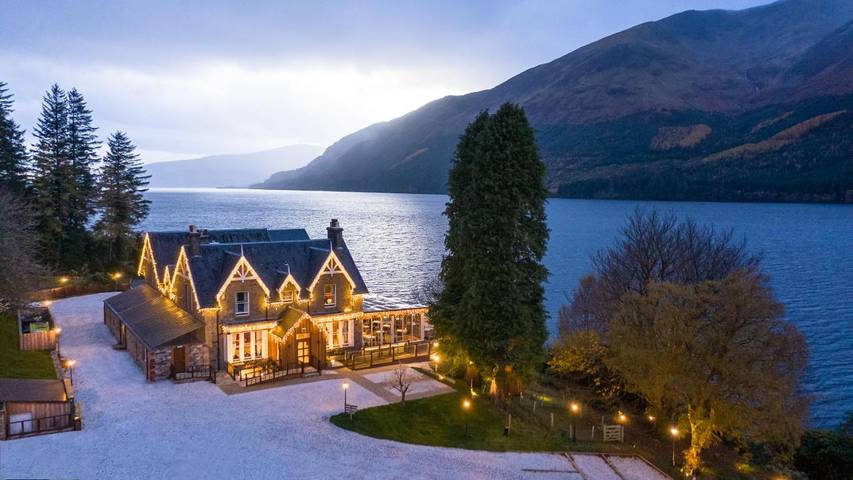 Maison d’hôte pour 2 personnes, avec Jacuzzi et Terrasse ainsi que Sauna et Vue dans Highlands