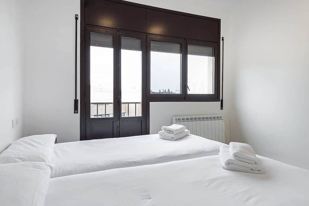 Entire apartment, Bebarceloner Pelayo Apartments - 2 bedrooms in Barcelona Centre, Barcelona